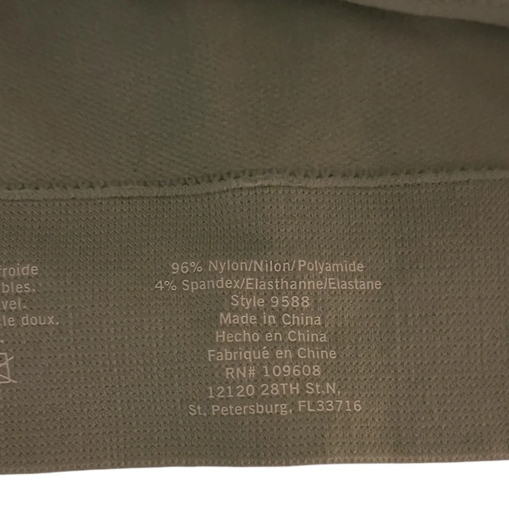 Rhonda Shear Women's Sports Bra Mint Green‎ Size XL Nylon Bralette No Padding